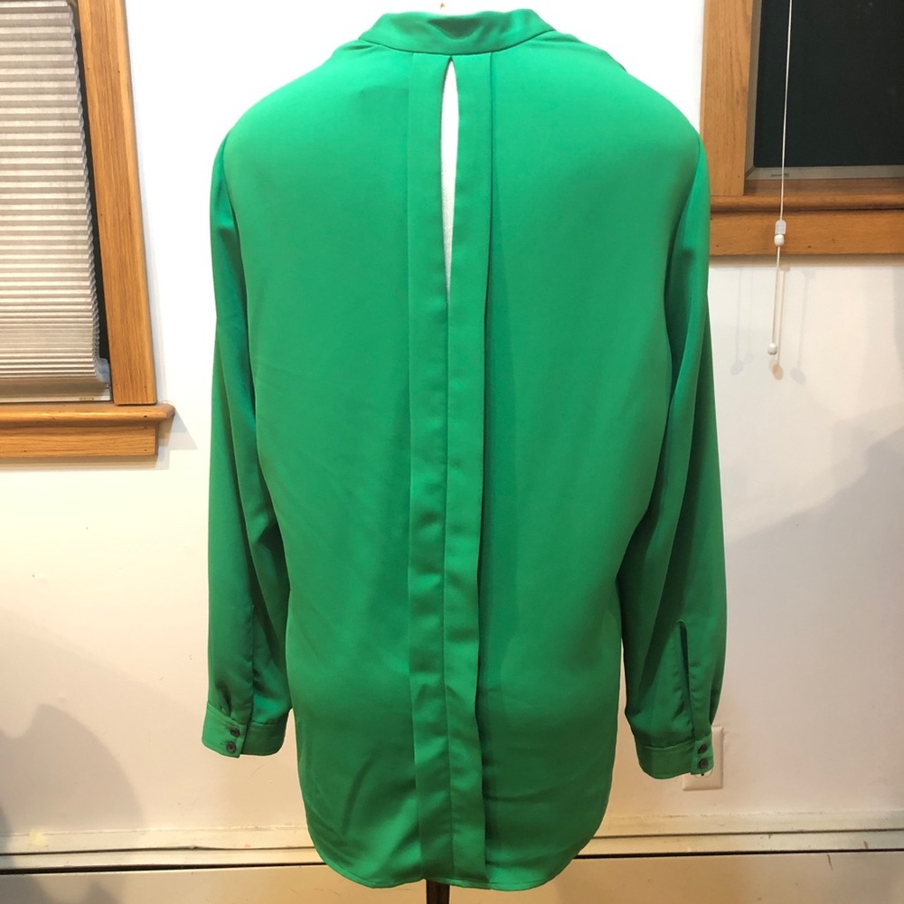 Beautiful green long sleeve top - Picture 3 of 4